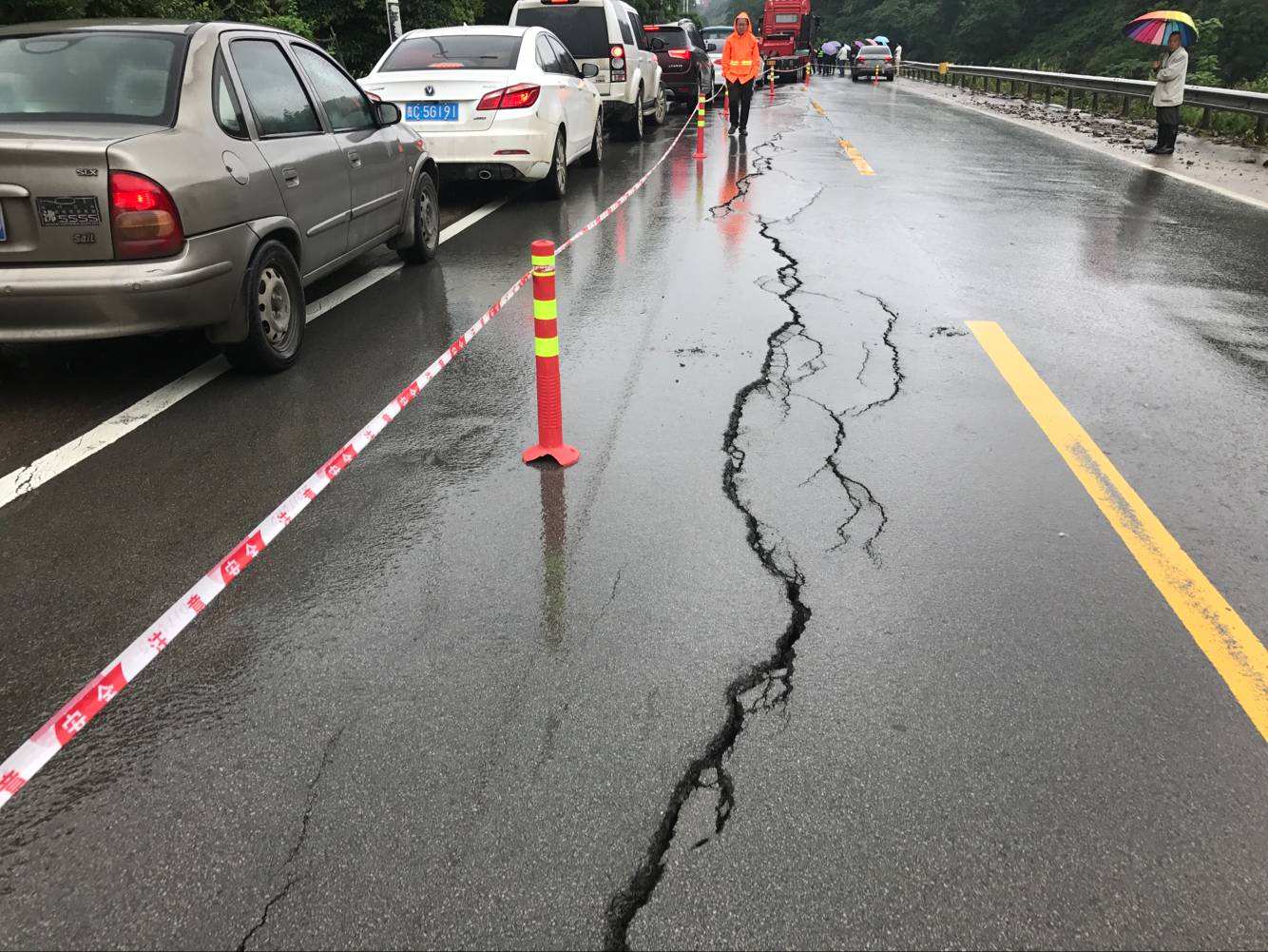 聚酯玻纖91香蕉视频下载地址布可延緩路麵裂縫提高使用壽命