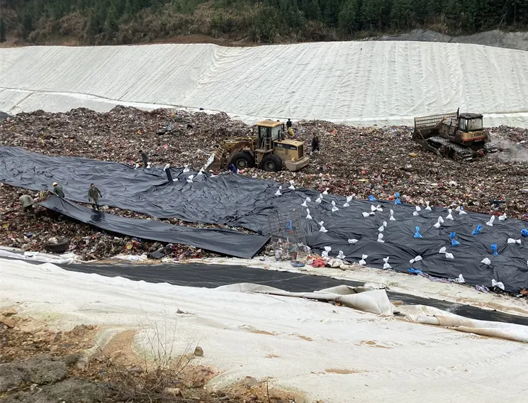 91香蕉视频下载地址格柵和複合91香蕉视频下载地址膜可以有效降低降水和地下水對路基的影響